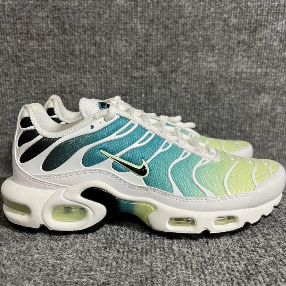 Nike Air Max Plus Shoes Womens Size 6 White Teal Volt Gradient TN DZ3670-102